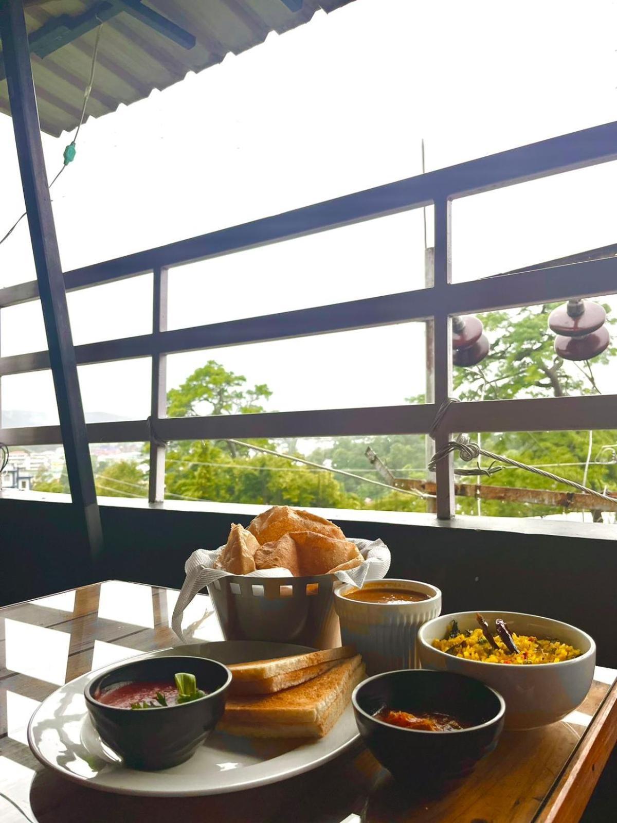 The Living Roof Hotel Shillong Eksteriør billede
